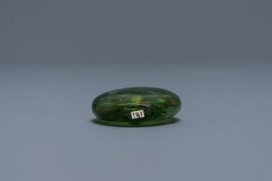A Chinese biotite-sandwiched green glass snuff bottle, Imperial Glassworks, Beijing, 1720-1840