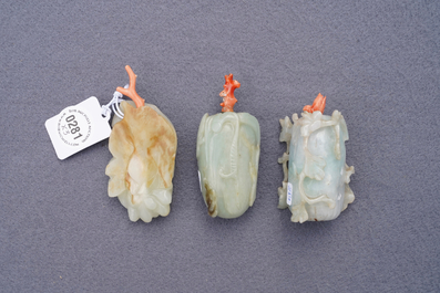 Three Chinese jade snuff bottles with coral stoppers, 19/20th C.