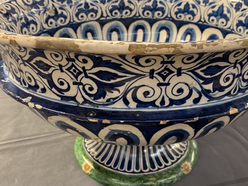 A large Italian maiolica footed bowl with Amor, Montelupo or Caffagiolo, 1st half 16th C.