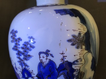 Een fijn blauw-wit en mangaan Delfts chinoiserie vaasje met een olifant, 2e helft 17e eeuw