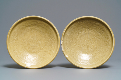 A pair of Chinese Yueyao shipwreck 'crane' dishes, Song