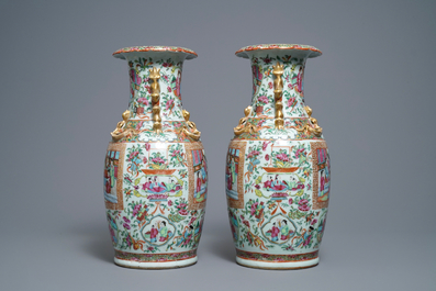 Une paire de vases et un bol en porcelaine de Chine famille rose de Canton, 19&egrave;me