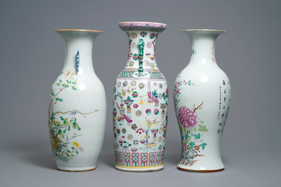 Trois vases en porcelaine de Chine famille rose, 19&egrave;me