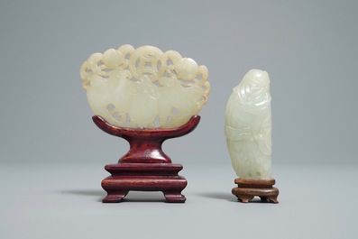 Deux pi&egrave;ces en jade c&eacute;ladon p&acirc;le sculpt&eacute;, Chine, Qing