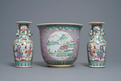 Two pairs of Chinese famille rose vases and a jardini&egrave;re, 19th C.