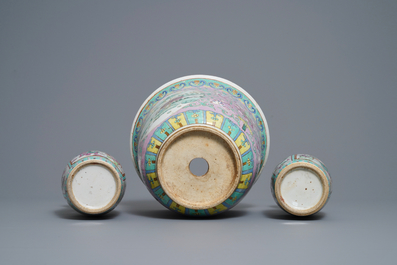 Two pairs of Chinese famille rose vases and a jardini&egrave;re, 19th C.