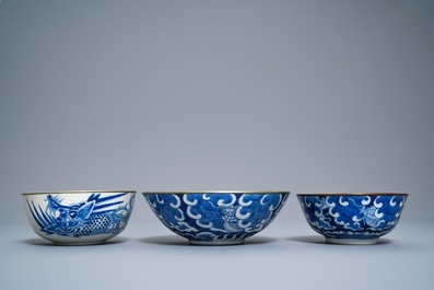 Five Chinese blue and white Vietnamese market 'Bleu de Hue' bowls, 19th C.