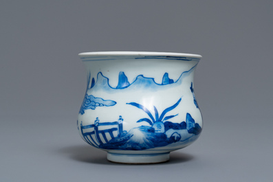 Een Chinese blauw-witte wierookbrander met figuren in een landschap, Kangxi