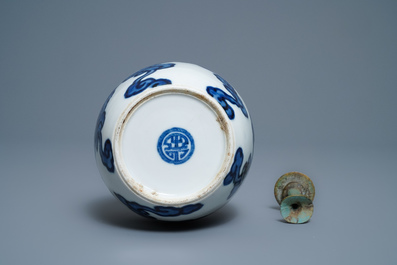 A Chinese blue and white Vietnamese market 'Bleu de Hue' water pipe, 18/19th C.