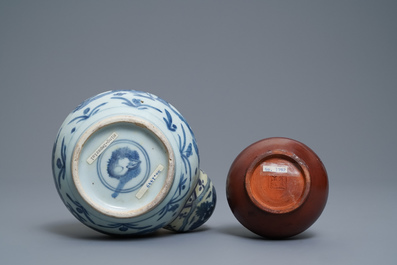 Een diverse collectie Chinees blauw-wit, Yixing en famille rose porselein, Ming en later