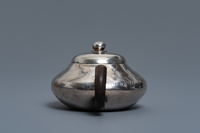 A Chinese silver teapot and cover, impressed mark, 19/20th C.