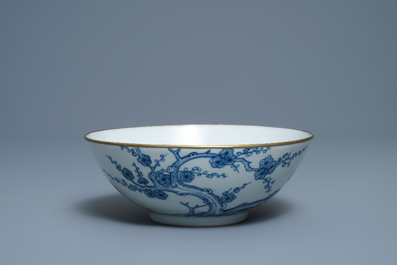 A Chinese blue and white Vietnamese market 'Bleu de Hue' bowl, 19th C.