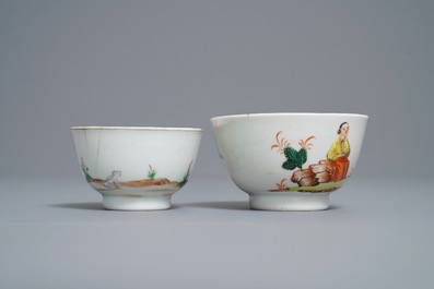 Deux tasses et soucoupes en porcelaine de Chine famille rose &agrave; la cueillette des cerises, Qianlong