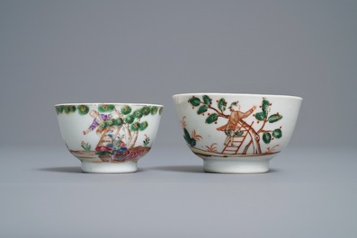 Twee Chinese famille rose koppen en schotels met kersenplukkers, Qianlong