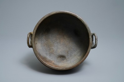 A large Chinese bronze tripod censer with engraved dragons, 19th C.