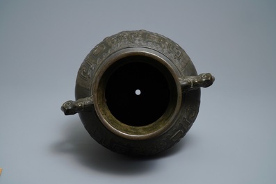 A Chinese archaic bronze vase, Qianlong