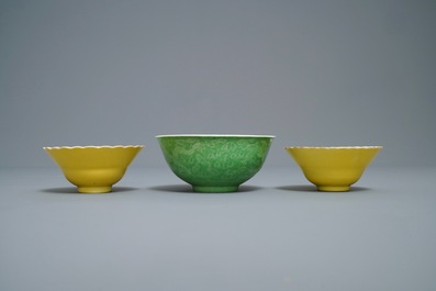 A pair of Chinese monochrome yellow bowls and a lime-green dragon bowl, Guangxu marks, 19/20th C.