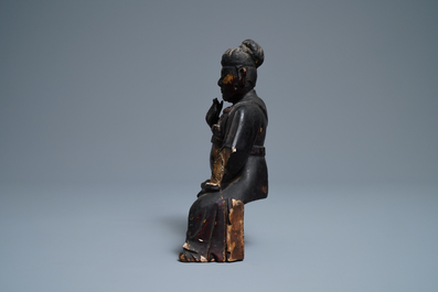 Une figure de Guan Yu en bois laqu&eacute; et dor&eacute;, Chine, Ming