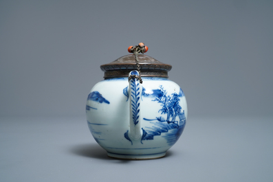 A varied collection of blue and white Chinese and Japanese porcelain, Ming and later