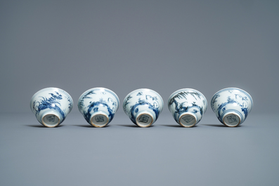 A varied collection of blue and white Chinese and Japanese porcelain, Ming and later