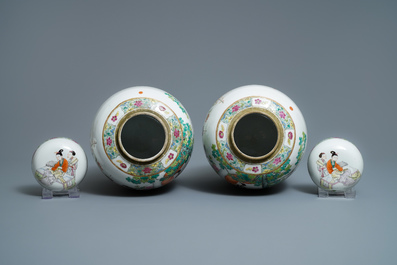 Une paire de vases couverts en porcelaine de Chine famille rose, 19/20&egrave;me