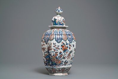 A large ribbed Dutch Delft cashmere palette vase, ca. 1700