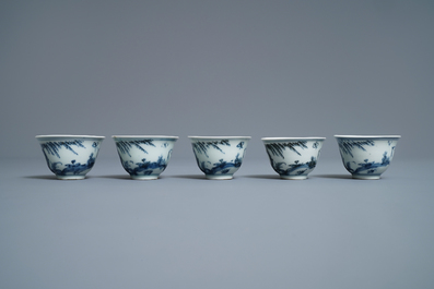 A varied collection of blue and white Chinese and Japanese porcelain, Ming and later