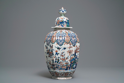 A large ribbed Dutch Delft cashmere palette vase, ca. 1700