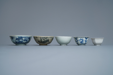 Une collection vari&eacute;e en porcelaine de Chine, e.o. de l'&eacute;pave du Hatcher cargo, &eacute;poque Transition