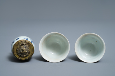 A varied collection of blue and white Chinese and Japanese porcelain, Ming and later