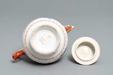 Une th&eacute;i&egrave;re en porcelaine de Chine famille rose au bec en forme de ph&eacute;nix, Qianlong