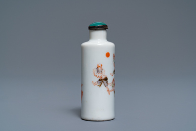 A Chinese famille verte 'Zhong Kui' snuff bottle, 19th C.