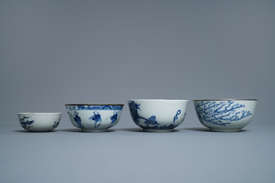 Een gevarieerde collectie Chinees 'Bleu de Hue' porselein voor de Vietnamese markt, 19e eeuw