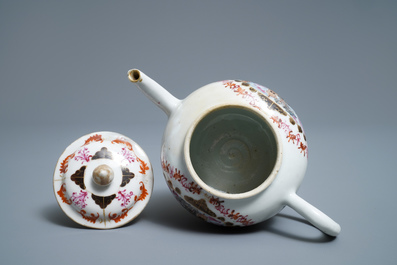 Een Chinees famille rose 17-delig theeservies in Meissen-stijl met verguld decor, Qianlong