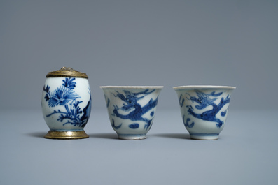 A varied collection of blue and white Chinese and Japanese porcelain, Ming and later