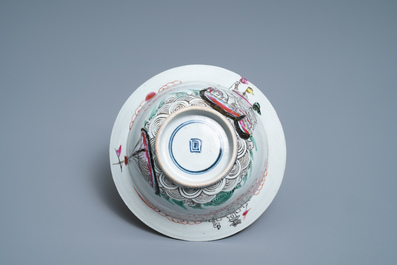 Un bol en porcelaine de Chine famille rose &agrave; d&eacute;cor d'un navire, Yongzheng/Qianlong