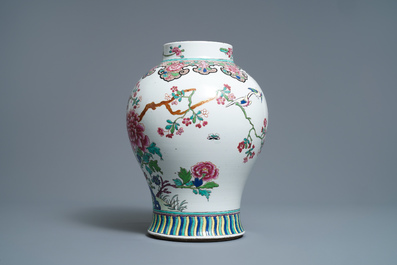 A Chinese famille rose vase, a brush pot and a famille verte bowl, 19th C.