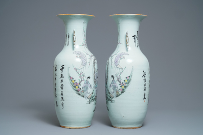 Une paire de vases en porcelaine de Chine qianjiang cai &agrave; d&eacute;cor de dames dans un jardin, 19/20&egrave;me