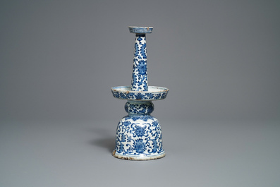 A large Chinese blue and white candleholder with floral design, Qianlong/Jiaqing