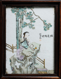 Une armoire en bois sculpt&eacute; orn&eacute;e de 23 plaques en porcelaine de Chine qianjiang cai, 19/20&egrave;me