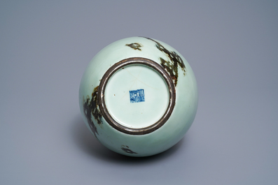 Een Chinese celadon vaas met koperrood decor, Qianlong merk en periode