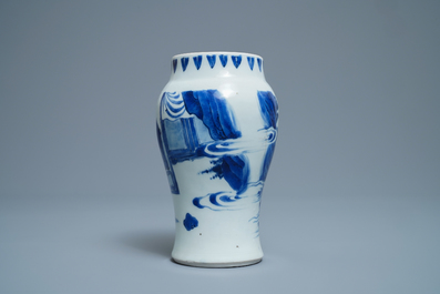 Een Chinese blauw-witte vaas met figuren in een landschap, Transitie periode