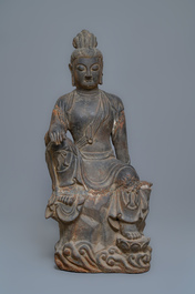 Une grande figure de Guanyin en fonte &agrave; inscription sur le dos, Chine, Ming/Qing