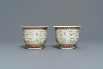 A pair of Chinese famille rose jardini&egrave;res and two vases, 19/20th C.