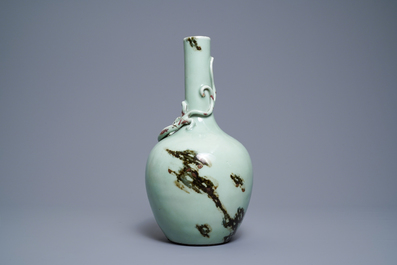 Een Chinese celadon vaas met koperrood decor, Qianlong merk en periode