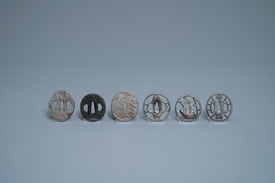 Vingt-cinq tsuba en bronze et m&eacute;tal, Japon, Meiji, 19&egrave;me