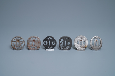 Vijfentwintig diverse Japanse bronzen en metalen tsuba, Meiji, 19e eeuw