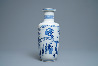 A Chinese blue and white rouleau vase with a court scene, Kangxi