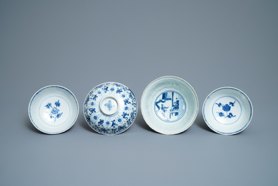 Vijf Chinese blauw-witte kommen, Kangxi/Yongzheng