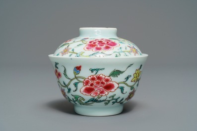 Un service &agrave; th&eacute; en porcelaine de Chine famille rose, Qianlong